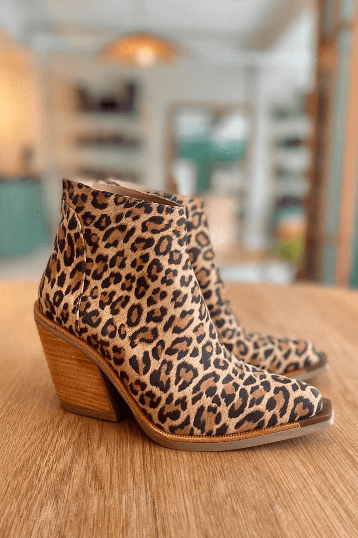 Eliana™ | Pointed Cowboy Boots